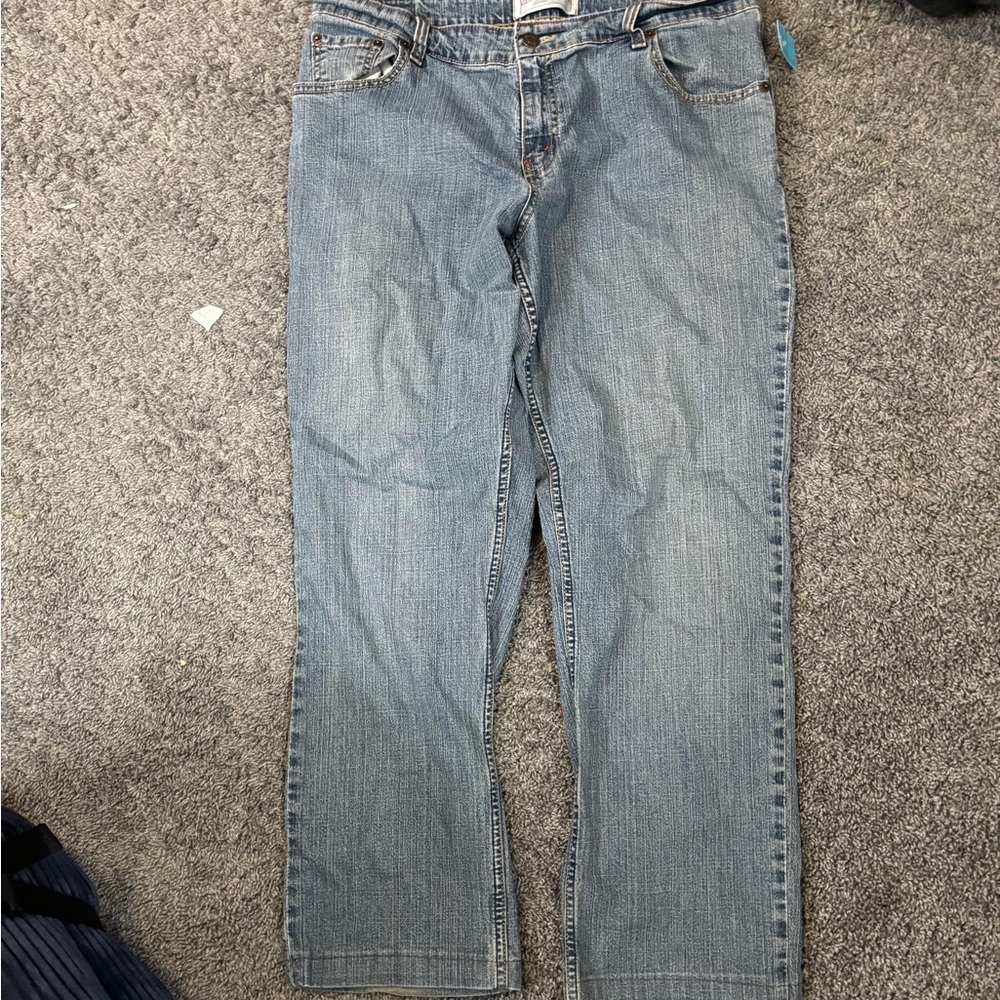 Y2K Straight Legged Levi Jeans for Women